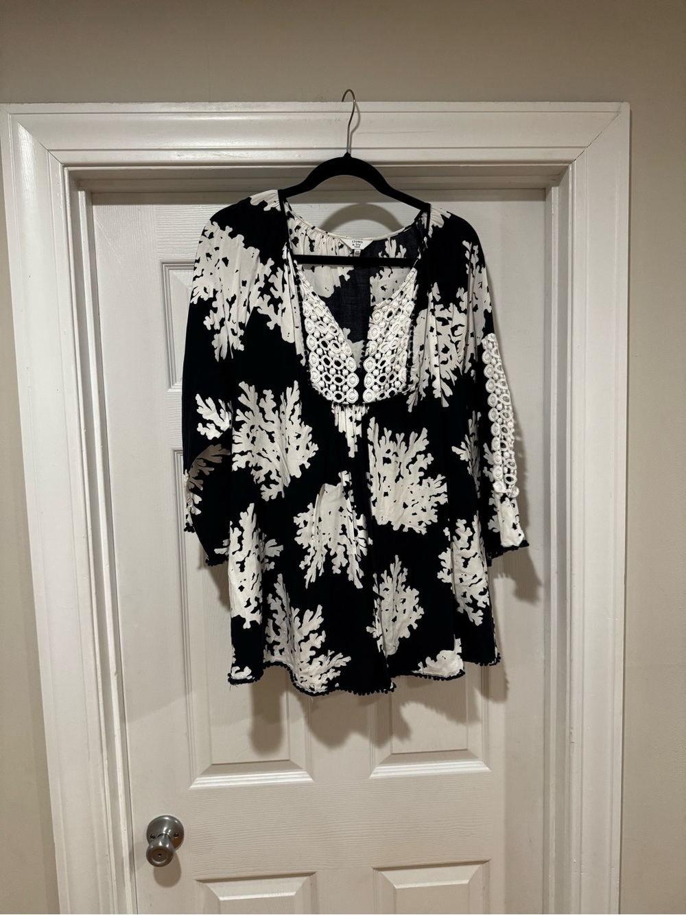 Crown & Ivy Navy and White coral Printed Blouse